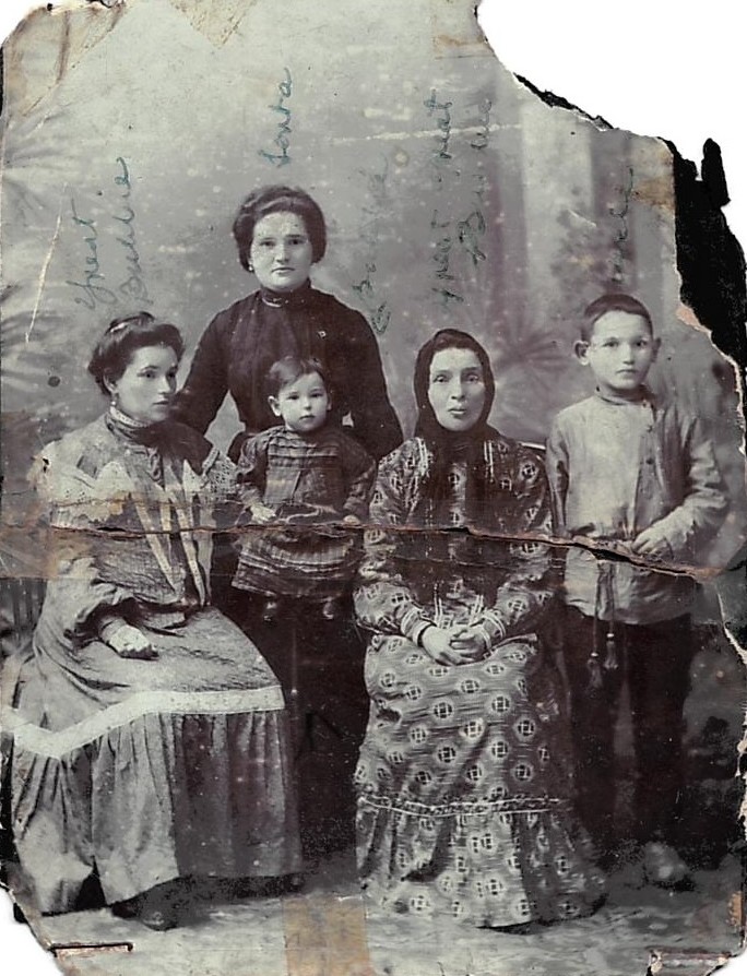 Bubbe, Great Bubbe, Great Great Bubbe, Tante, unknown Bubbe, Great Bubbe, Great Great Bubbe, Tante, unknown